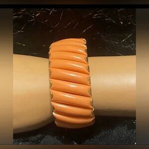 ๐๏ธ Vintage Costume Coral Lucite Stretch Bracelet #9415